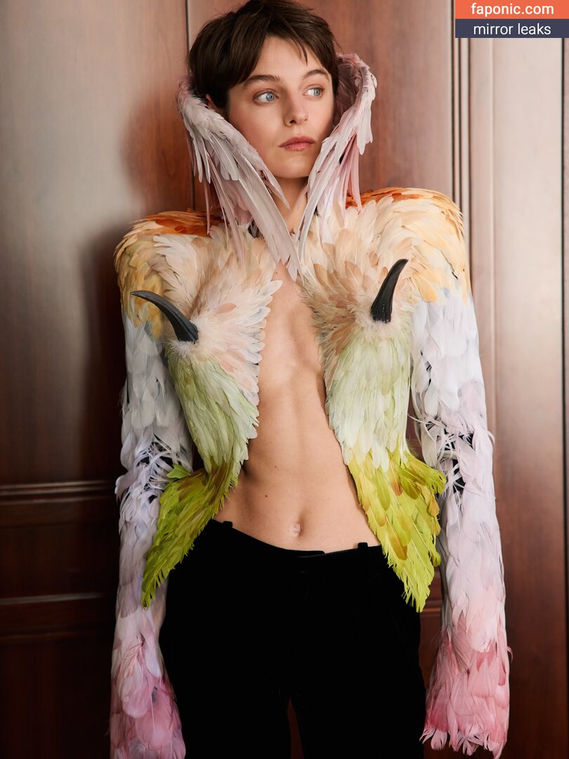 Emma Corrin, emmalouisecorrin Eksplicitni sadržaj  Fotografija #1