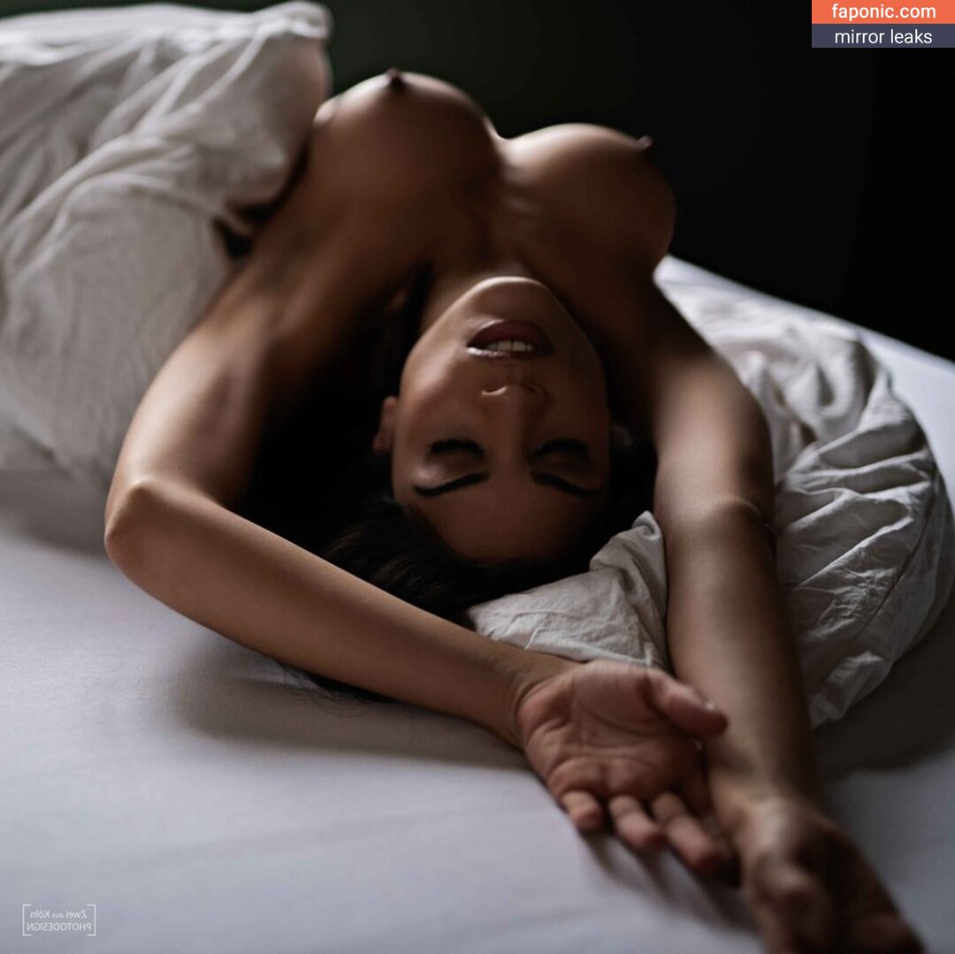 Alessandra Sironi Eksplicitni sadržaj  Fotografija #52