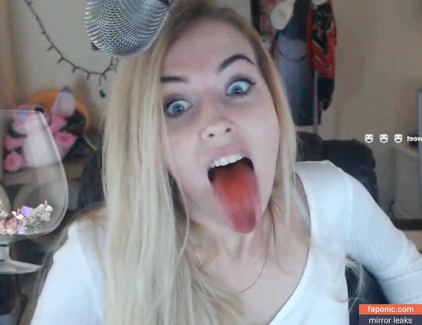 EmilyCC, emilycczz, emjayplays Eksplicitni sadržaj OnlyFans Fotografija #2