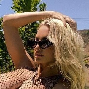 Lindsay Pelas