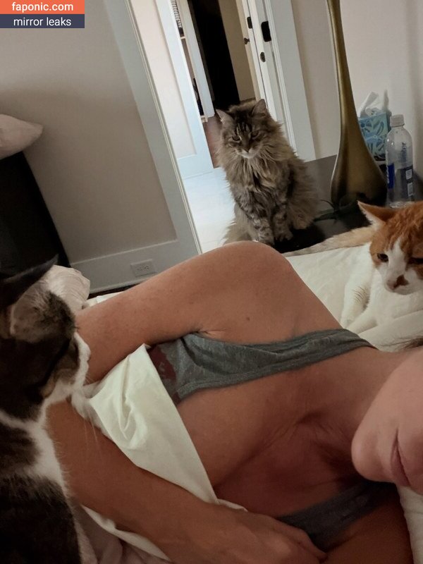 Tricia Helfer, officialtriciahelfer Eksplicitni sadržaj  Fotografija #3