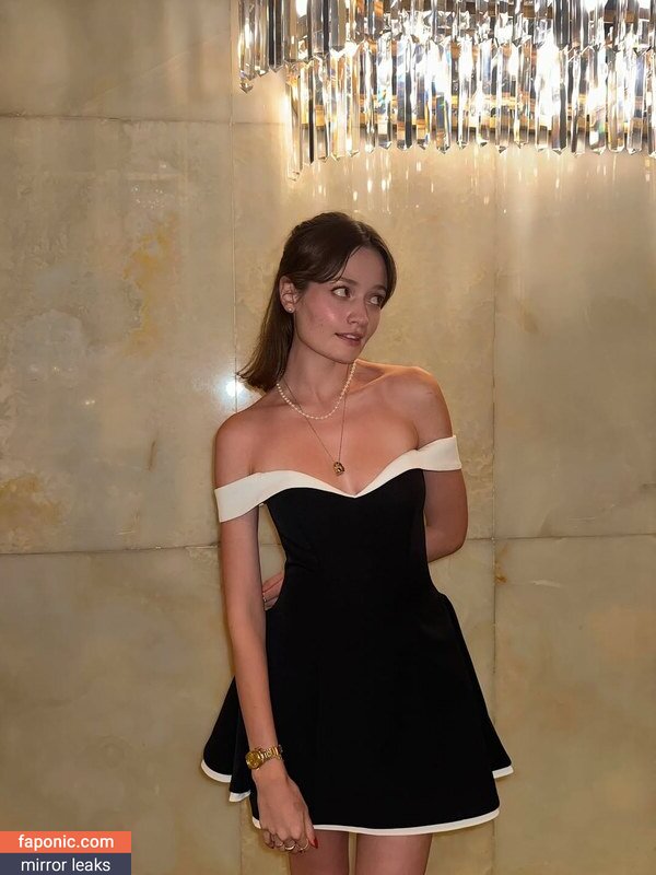 caitlinerinoneill, heyitsapril Eksplicitni sadržaj OnlyFans Fotografija #1